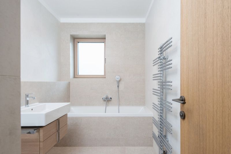 bathroom with bathtub ans sink