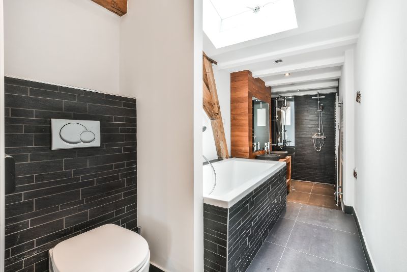 black and white bathroom design