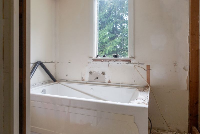 bathtu in need of renovations